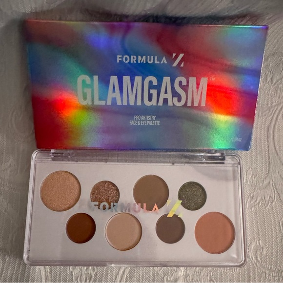 FORMULA' Z
Glamgasm Pro Artistry
Face Palette - Picture 10 of 10